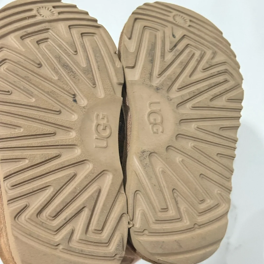 UGG Kids Neumel II Chestnut‎ boots 9